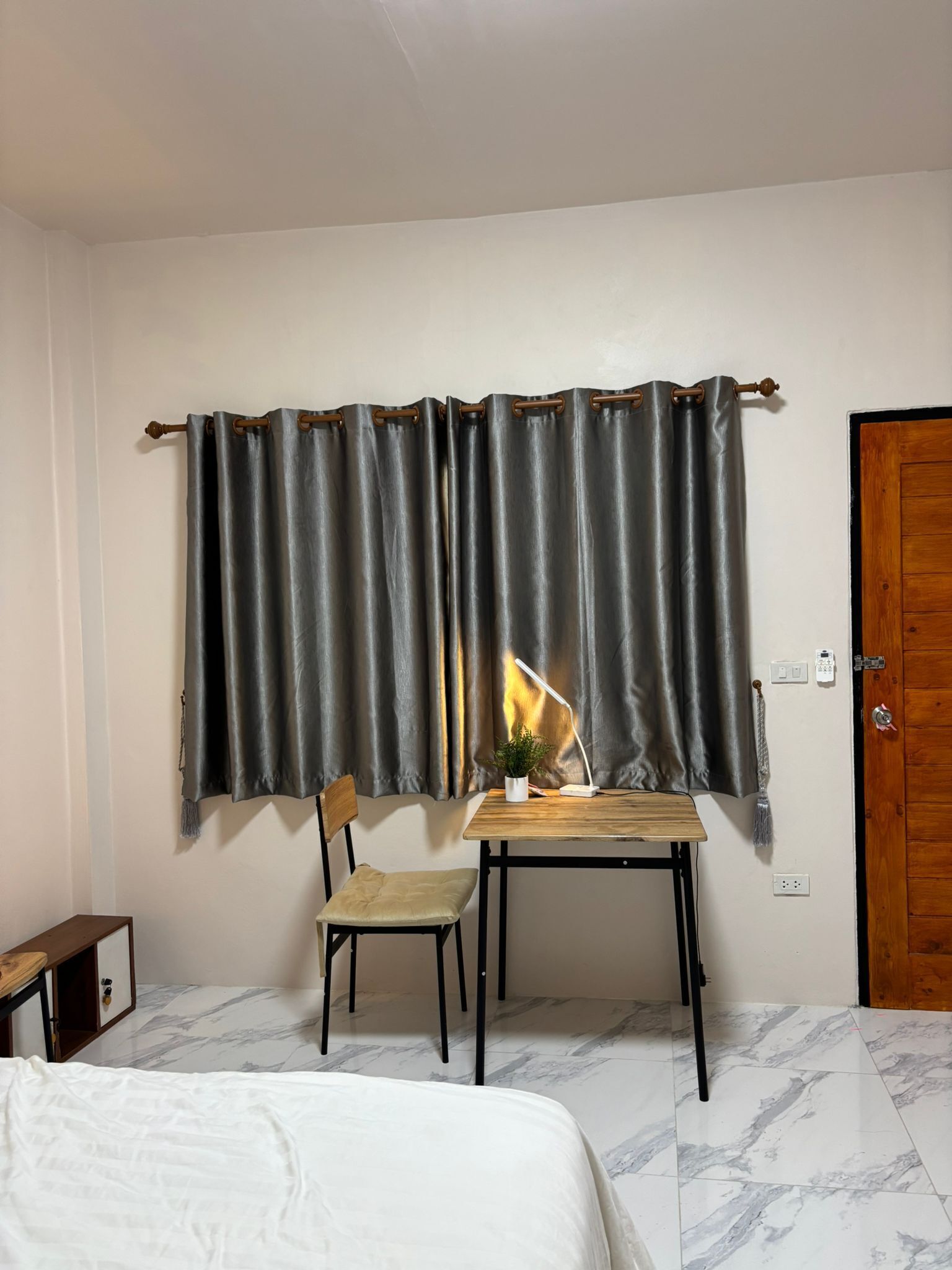 Classic Studio, Hill View