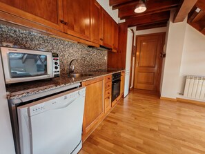 Private kitchen - Your bright duplex with views and comfort - Erta 12 (Pla de l'Ermita)