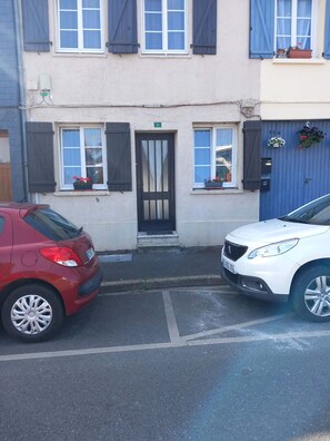 Exterior detail - PLEASANT TOWN HOUSE WITH FIREPLACE AND GARDEN, 2 MINUTES FROM THE BEACH (La Rivière-Saint-Sauveur)