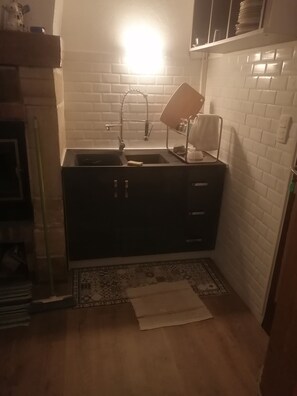 Private kitchen - Vrbo Property (La Rivière-Saint-Sauveur)