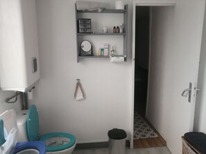 Bathroom - Vrbo Property (La Rivière-Saint-Sauveur)