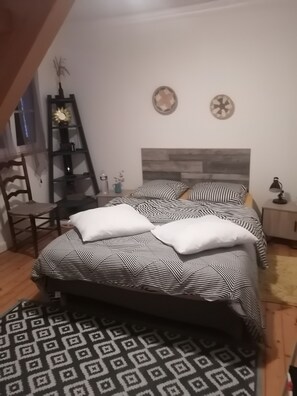 Room - Vrbo Property (La Rivière-Saint-Sauveur)