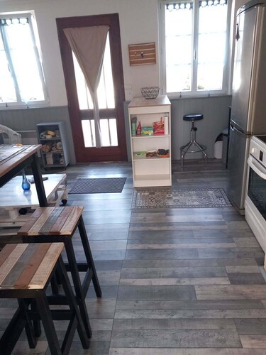 PLEASANT TOWN HOUSE WITH FIREPLACE AND GARDEN, 2 MINUTES FROM THE BEACH