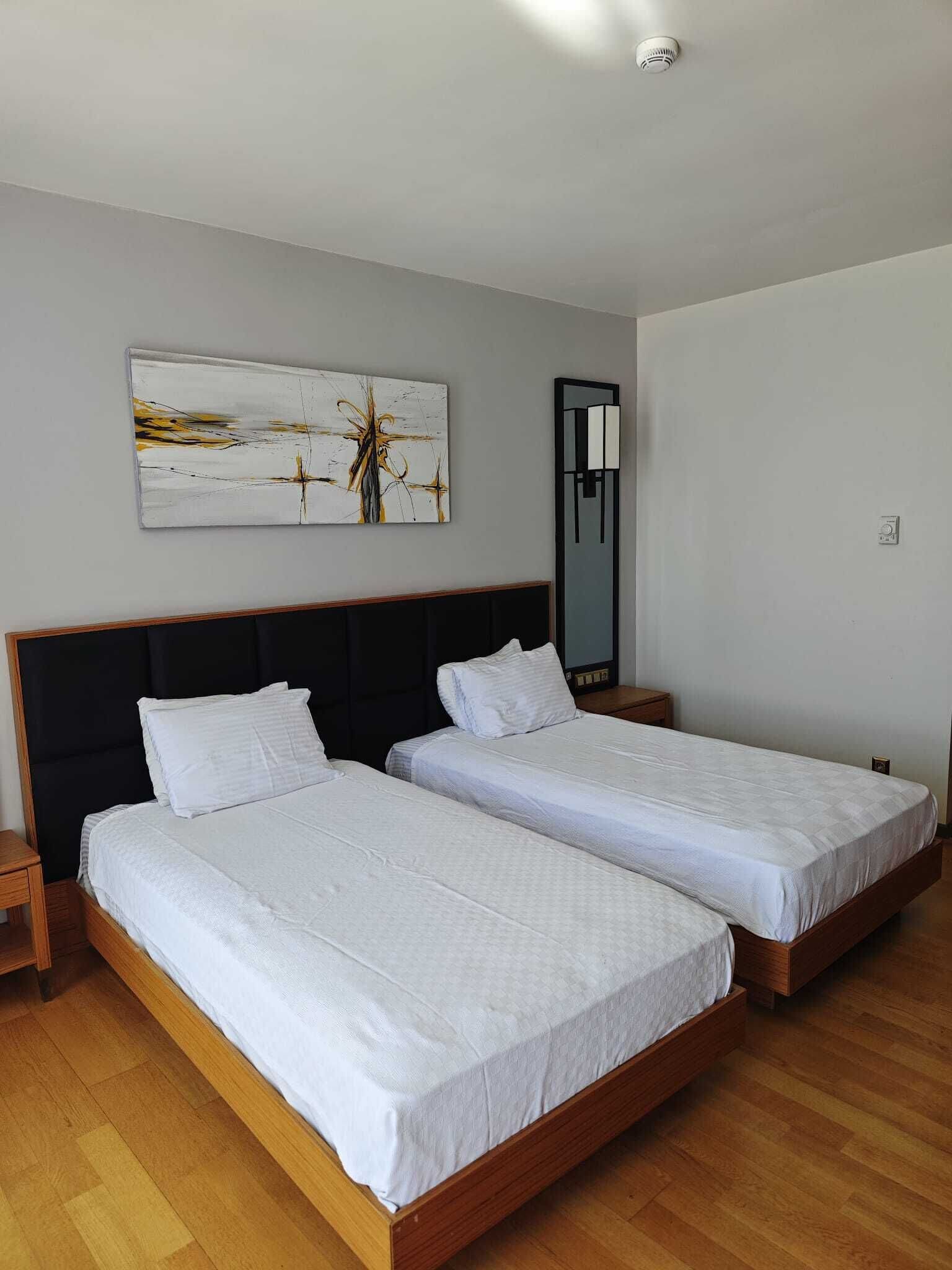 Chambre Confort avec lits jumeaux, vue sur la ville | Minibar, coffre-fort, bureau, système d’insonorisation