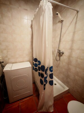 Shower, hair dryer, towels, toilet paper - Your rustic corner with balcony and view - Erta 2 (Pla de l'Ermita)