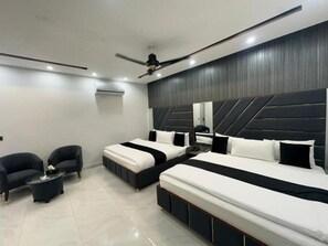 ห้องลักซ์ชัวรี่สำหรับสี่ท่าน | ตู้นิรภัยในห้องพัก, โต๊ะทำงาน, พื้นที่ทำงานแบบใช้แล็ปท็อป, Wi-Fi ฟรี