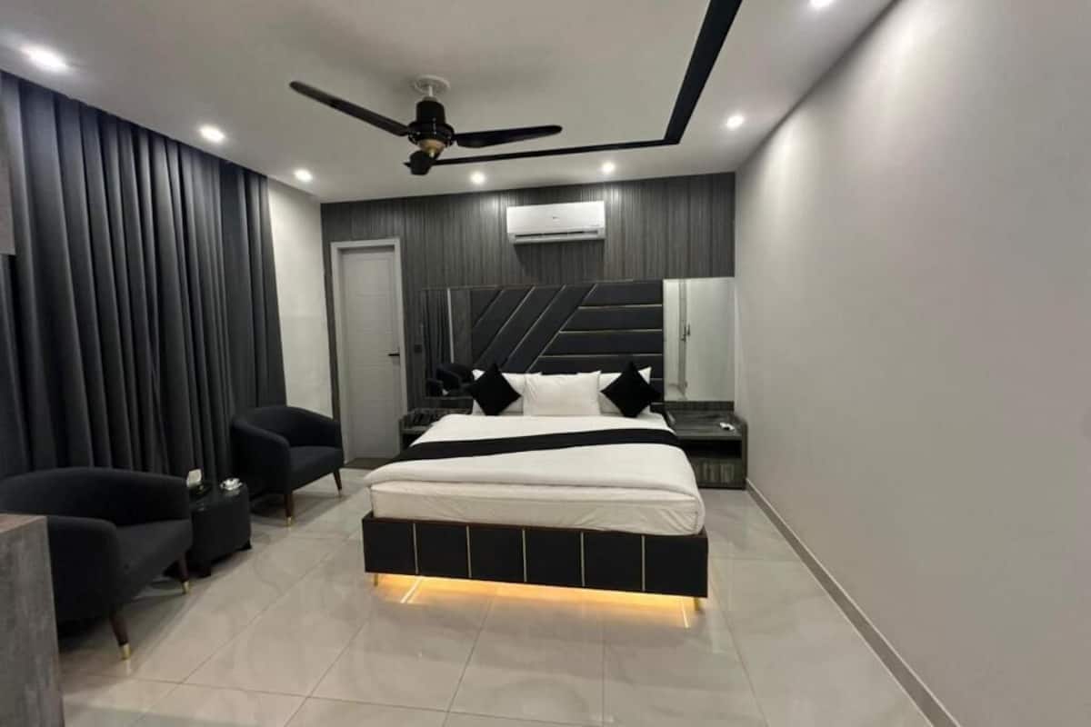 ห้องคอมฟอร์ทดับเบิล | ตู้นิรภัยในห้องพัก, โต๊ะทำงาน, พื้นที่ทำงานแบบใช้แล็ปท็อป, Wi-Fi ฟรี