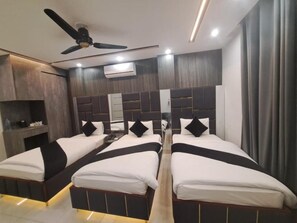 Deluxe Triple Room - Gold Pine Hotel Mall Road (Lahore)