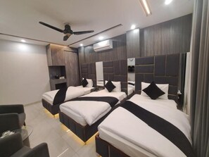 Deluxe Triple Room | In-room safe, desk, laptop workspace, free WiFi - Gold Pine Hotel Mall Road (Lahore)