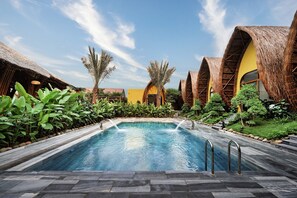 Outdoor pool - D' Hoa Lư Bamboo Retreat & Coffee (Hoa Lu)