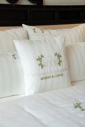 Deluxe bungalow, uitzicht op zwembad