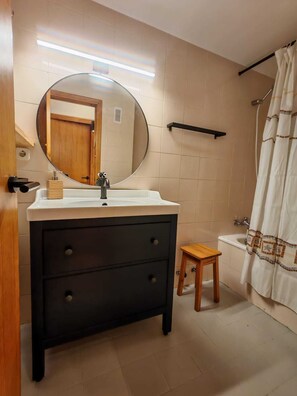 Hair dryer, towels, toilet paper - Nordic and cozy. Comfort with fireplace - Falcó 4 (Pla de l'Ermita)
