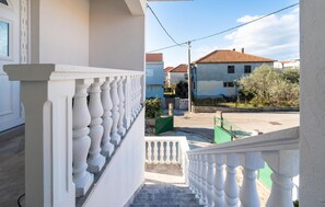 Property grounds - Apartment No 2 - Apartment with FREE PARKING, fast WiFi, fully equipped kitchen (Zadar)