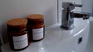 Two jars of blended wax on a bathroom sink. - Stylish Modern 2 Bedroom House close to City, Siemens, BP (Kingston upon Hull)