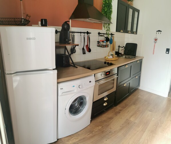 Private kitchen - Vrbo Property (La Bourboule)