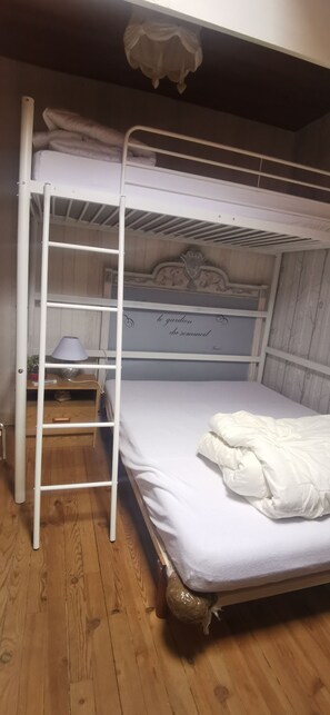 Room - Vrbo Property (La Bourboule)