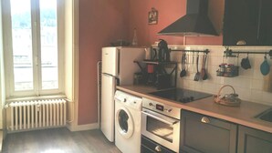 Kaffetrakter/tekoker, kjøleskap, mikrobølgeovn og ovn