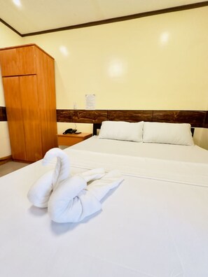 Signature Studio, 1 Queen Bed, Air conditioning | Individually decorated, individually furnished, desk, laptop workspace - Arron Grand Inn (Zamboanga)