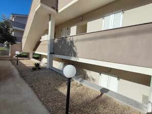 المنطقة المحيطة بالمنشأة