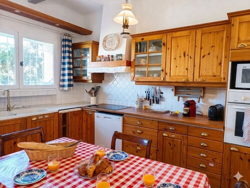 Mas provençal • Grand jardin & vue lavande • 7 personnes