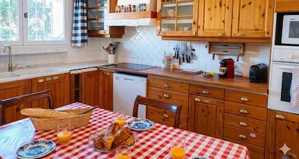 Mas provençal ⹠Grand jardin & vue lavande ⹠7 personnes