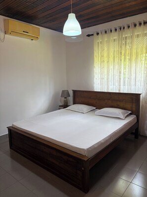 2 bedrooms, iron/ironing board, internet, bed sheets