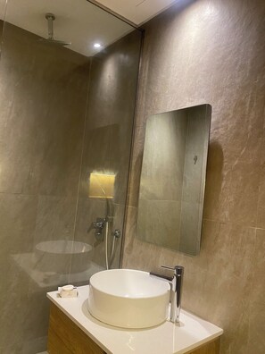 Towels, soap, toilet paper - Cosy, softly-lit apartment in the heart of Casablanca (Casablanca)