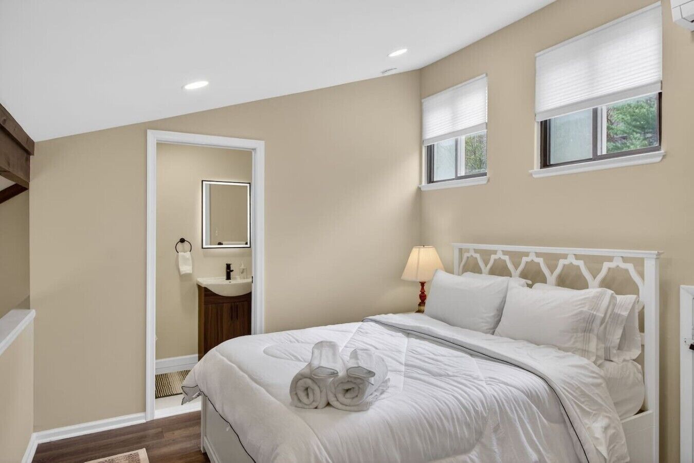 3 bedrooms, desk, iron/ironing board, free WiFi