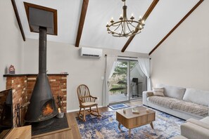 Smart TV, chimenea y videojuegos 