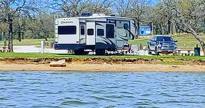 Miscellaneous - 36 Ft Fifthwheel RV Camper for rent. 3 slide-outs. Cozy upgraded & Pet friendly. (Teulon)