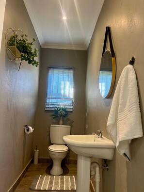 Casa, 3 habitaciones, con acceso para personas discapacitadas, alberca privada | Baño