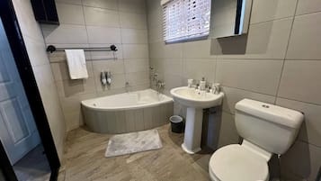 Casa, 3 quartos, acessível, piscina particular | Banheiro