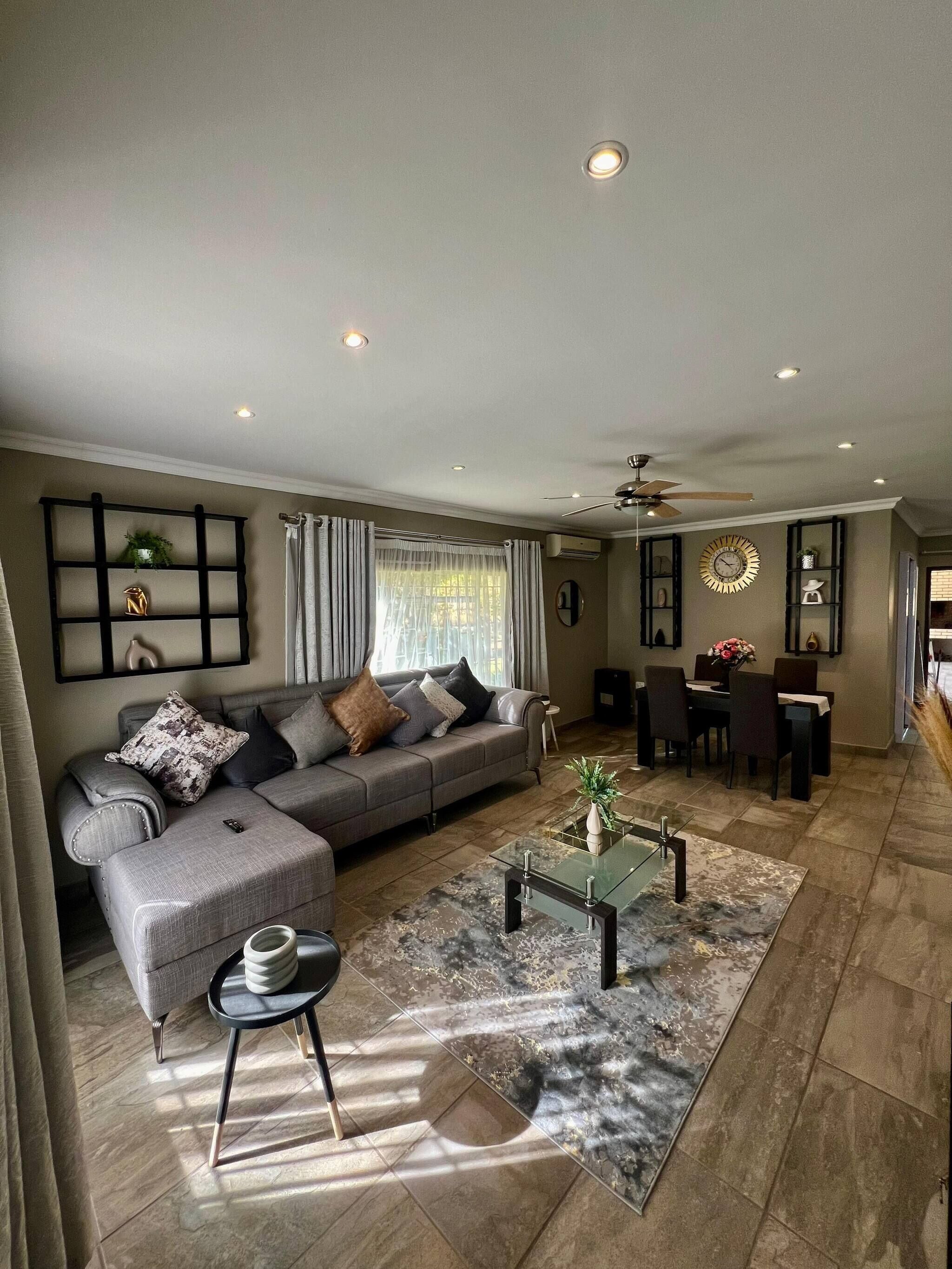 Ferienhaus, 3 Schlafzimmer, barrierefrei, eigener Pool | Wohnbereich