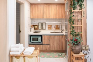 Private kitchen - Hongdae Full House! New! Free parking, elevator, unique stay 👍 (Seoul)