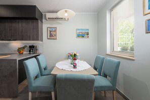 Dining - Apartment Jelena with private parking (Dubrovnik)