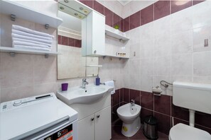 Bathroom - Apartment Jelena with private parking (Dubrovnik)
