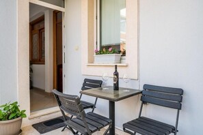 Outdoor dining - Apartment Jelena with private parking (Dubrovnik)