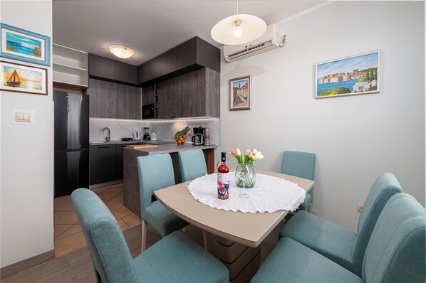 Dining - Apartment Jelena with private parking (Dubrovnik)