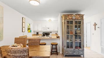 Townhome, Multiple Beds, Patio, Garden View (Cassine Gardens 133) | Dining