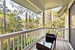Property grounds - Seagrove Beach 2BR Townhome Near 30A + Free Attraction Tickets! (Santa Rosa Beach)