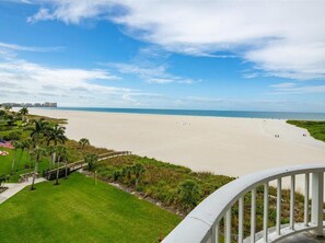 On the beach - Picture Perfect Gulf and Beach Views - Travelers Delight (Marco Island)