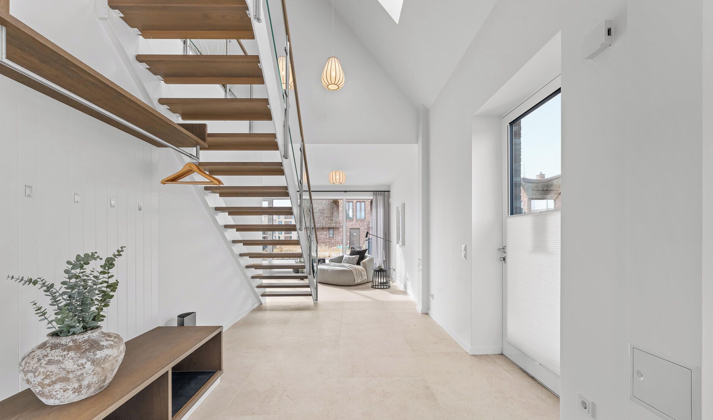 المنشأة من الداخل