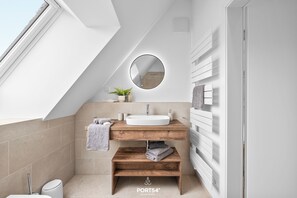 Bathroom - Vrbo Property (List auf Sylt)