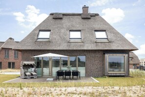 Exterior - Premium vacation home Haus Deich in the dune park with terrace and sauna (List auf Sylt)