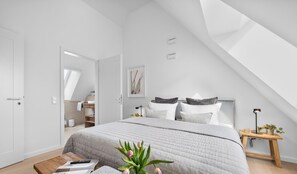 3 chambres, fer et planche à repasser, lit de bébé portatif