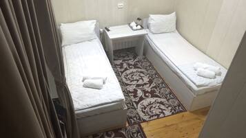 Habitación con 1 cama doble o 2 individuales, vistas al jardín | Sistema de insonorización y wifi gratis