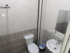 Quadruple Room, Garden View | Bathroom | Shower, hair dryer, soap, shampoo - Bilol Guest House (Samarkand)