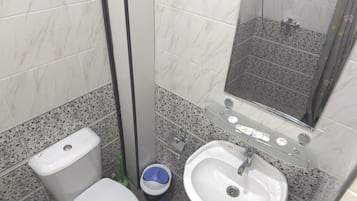 Chambre Double ou avec lits jumeaux, vue jardin | Salle de bain