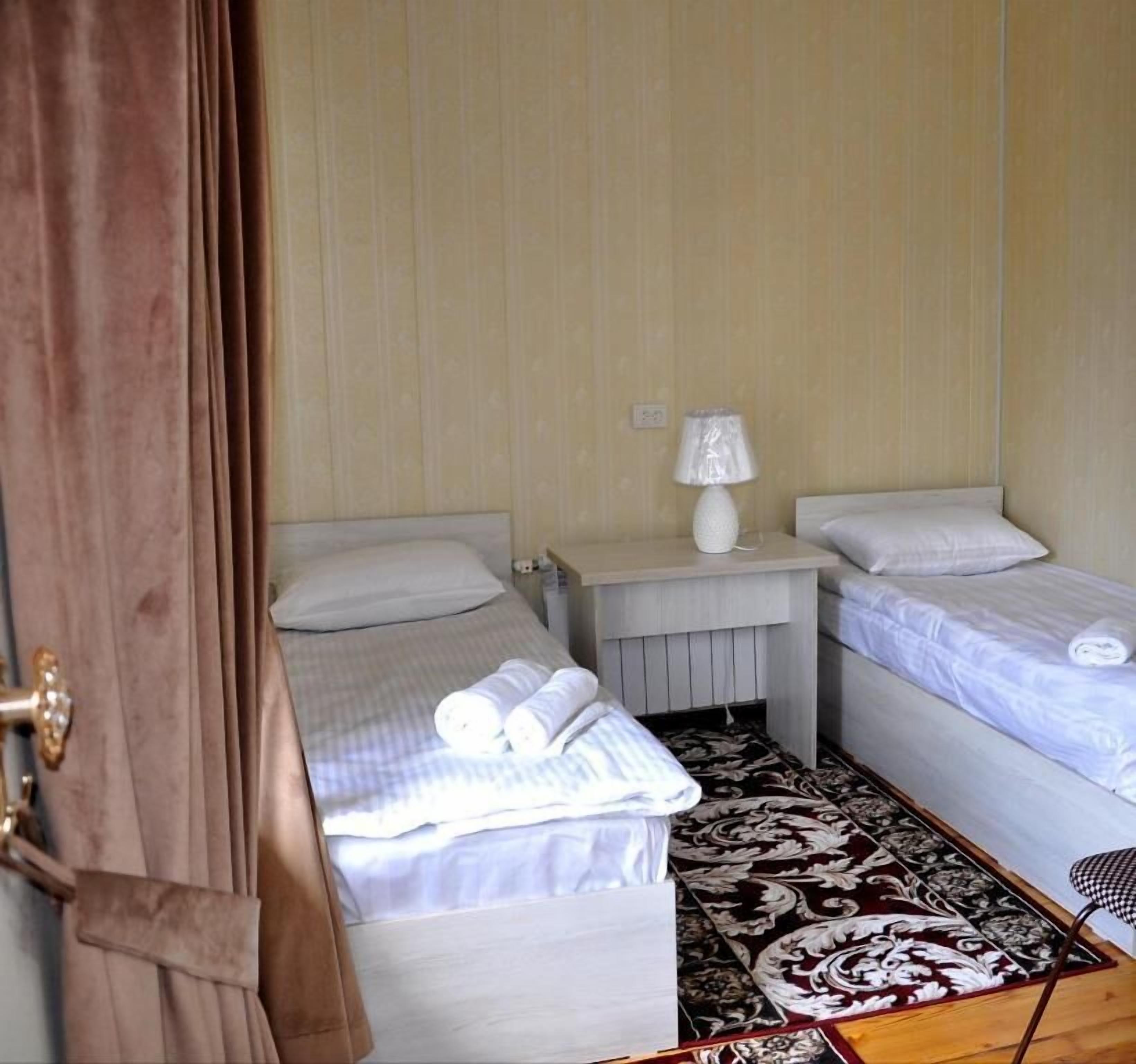 Double or Twin Room, Garden View | Soundproofing, free WiFi
