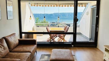 Televisie, boeken en een filmbibliotheek